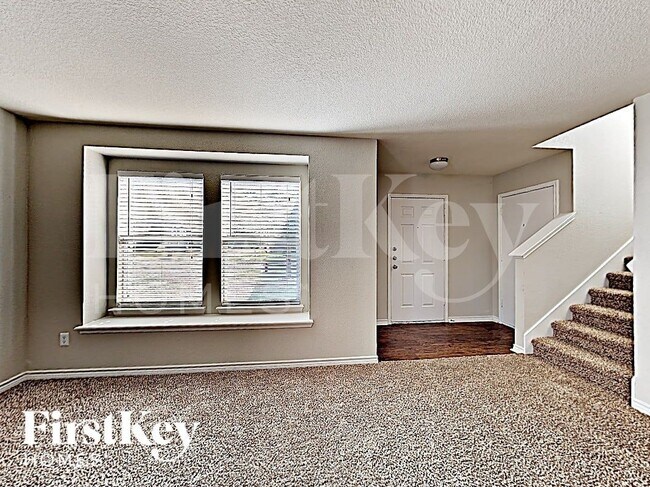 Foto del edificio - 5423 Montague Ln