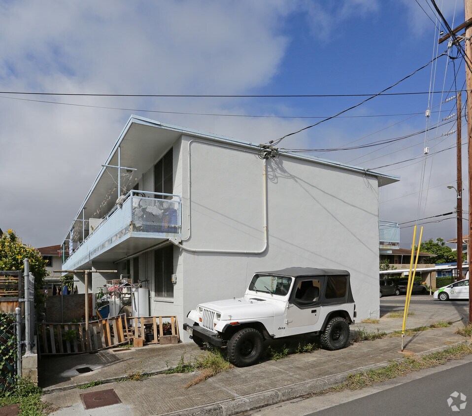 Building Photo - 2837 Varsity Cir