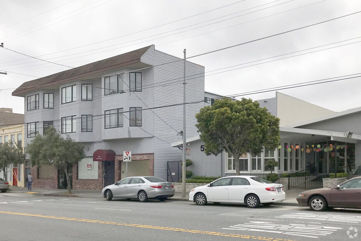 Foto principal - 5763 Mission St