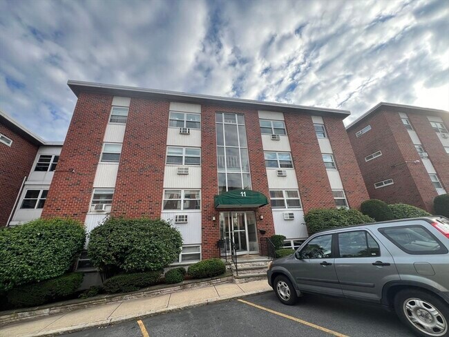 Foto del edificio - 11 Commonwealth Ct