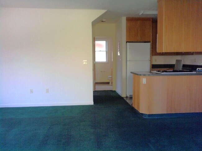 Photo - WHAT’S SPECIAL COMFORTABLE SHARED SPACE BRIGHT OPEN-CONCEPT LAYOUT DINING AREA SPACIOUS TOWNHOUSE...