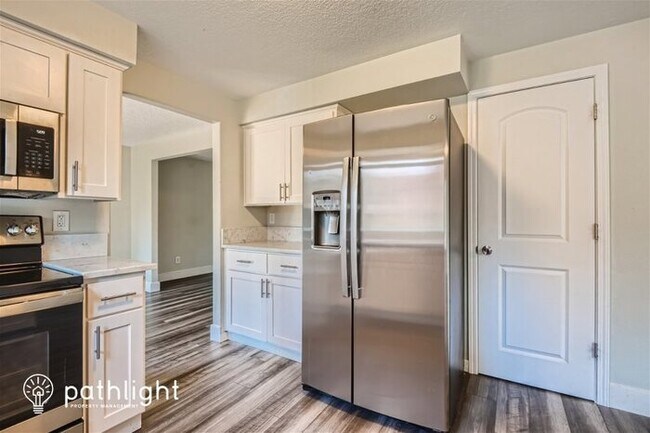 Foto del edificio - 13911 Southeast Alimaria Drive, Clackamas,...