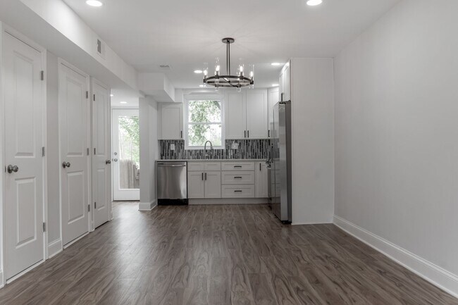 Building Photo - Enjoy the Park View from this Tastefully U...