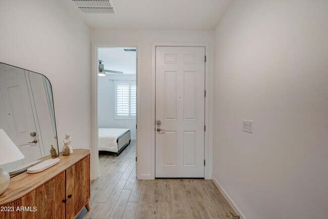 Building Photo - 26523 N Thornhill Dr