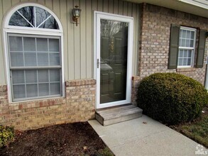 Building Photo - 733 E Sherwood Hills Dr