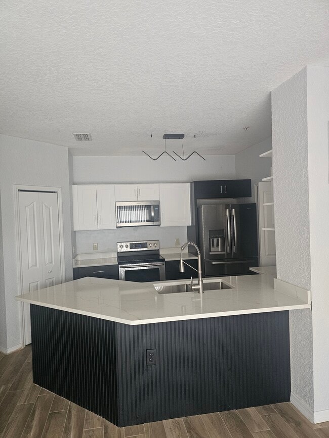 Building Photo - 6149 Metrowest Blvd