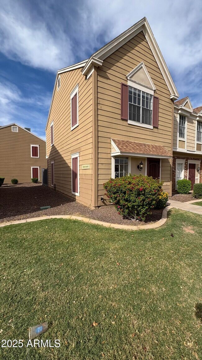 Building Photo - 18626 N 33rd Dr