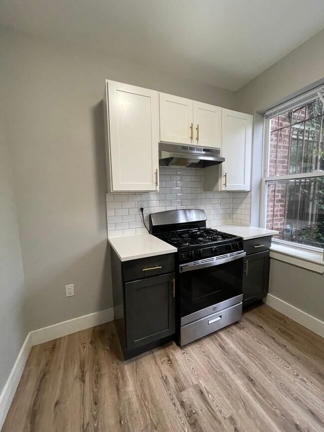 698-700 Chancellor Ave 305 - 695 Chancellor Ave