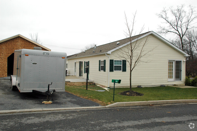 Building Photo - Heritage Village