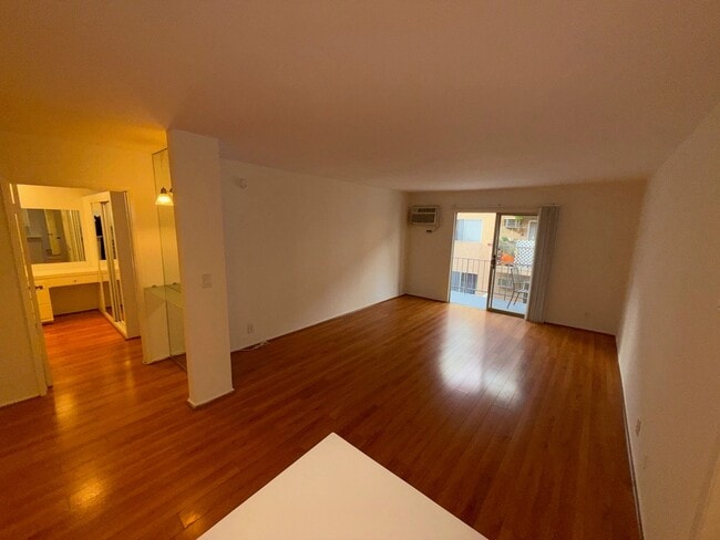 Foto del edificio - 10760 Rose Ave