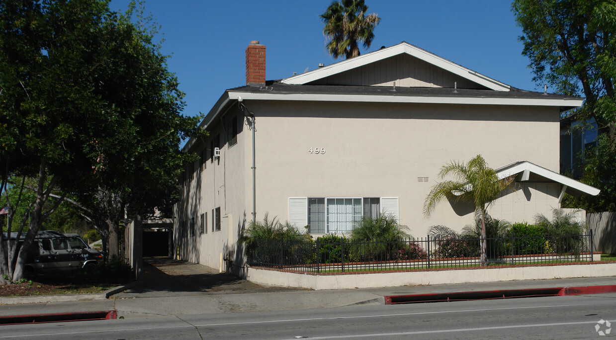 Primary Photo - Los Robles Apartments