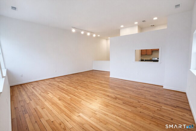 Foto del edificio - 114 Huckleberry Hill Rd