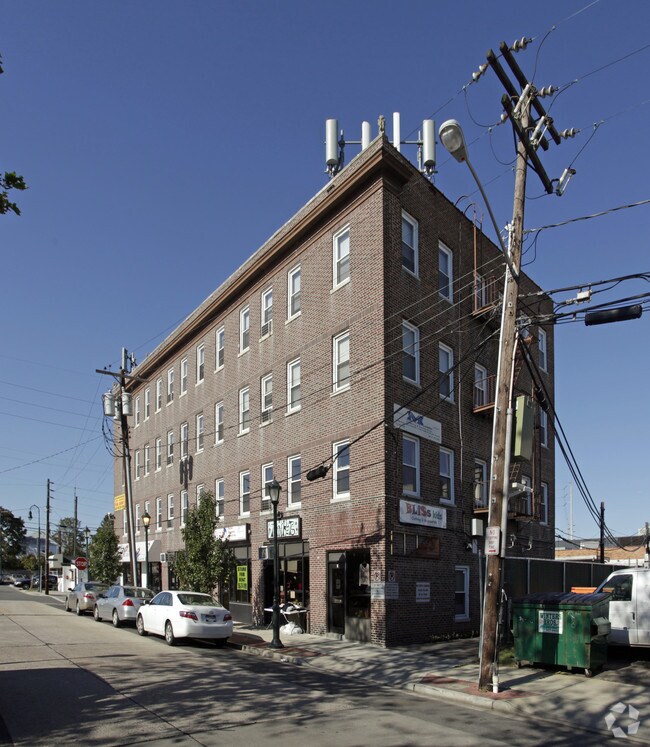 1621 New St, Hewlett, NY 11557 Apartments Hewlett, NY