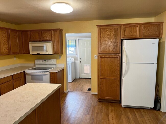 Foto del edificio - 2 bedroom 1 bathroom house