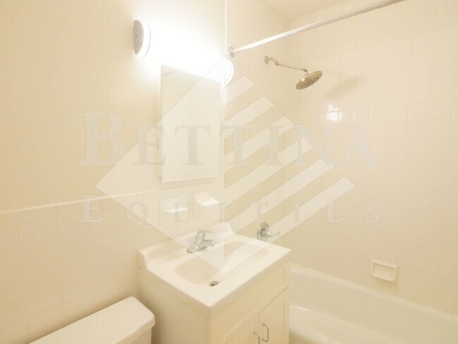 Foto del edificio - 253 E 10th St