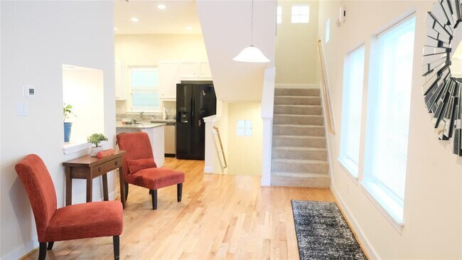 Foto del edificio - 8727 Bryam St