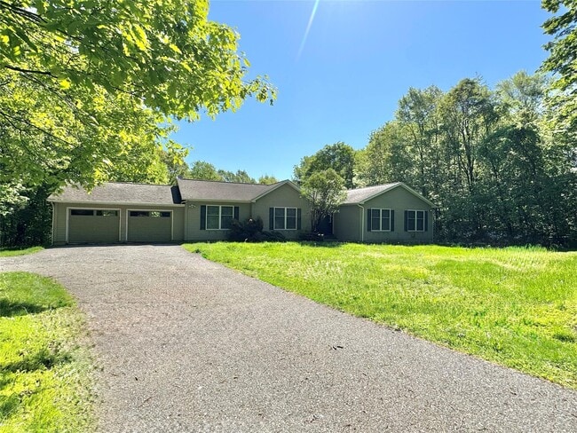Building Photo - 26 Sallys Ln