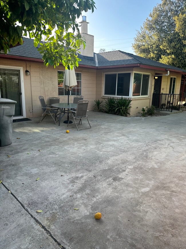 Building Photo - 646 W Peralta Way