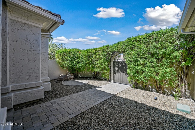 Building Photo - 6057 E Campo Bello Dr