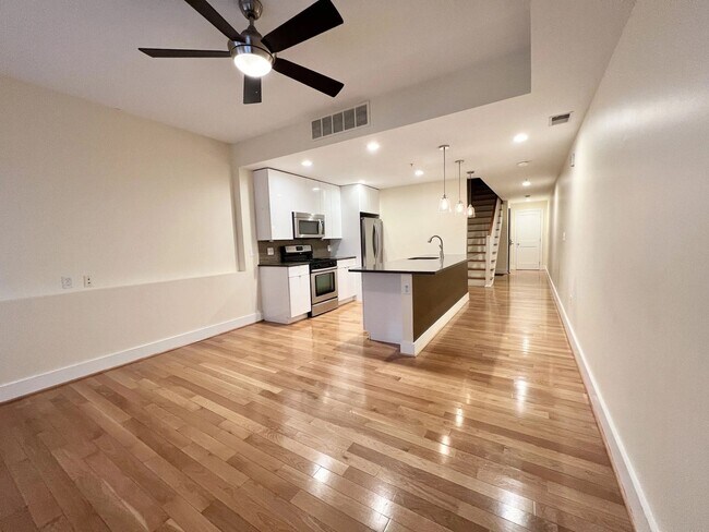 Building Photo - Olde City Apartment