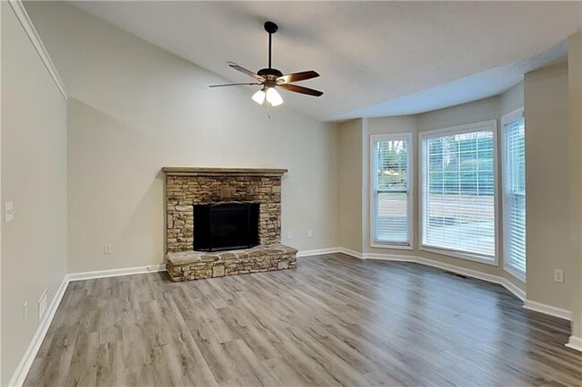 Foto del edificio - 255 Valley Brook Dr