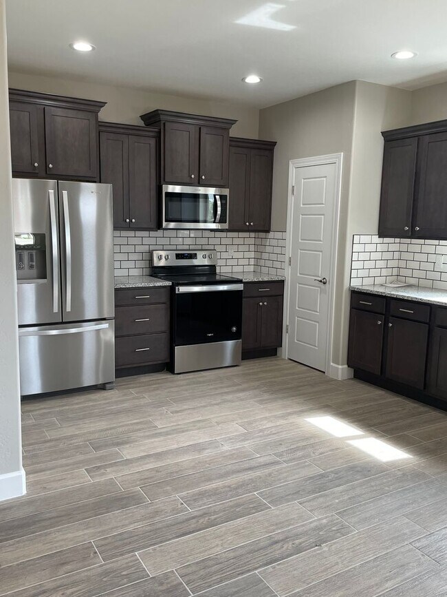 Building Photo - Beautiful 3 bedroom - 2.5 bath home