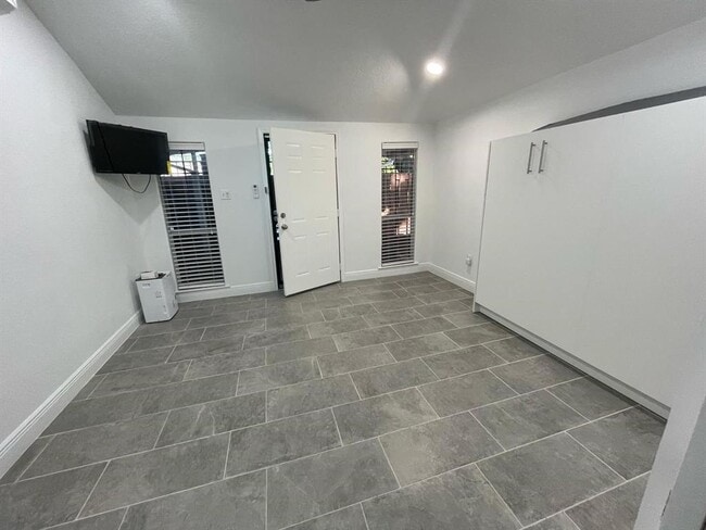 Building Photo - 7410 Ilex St