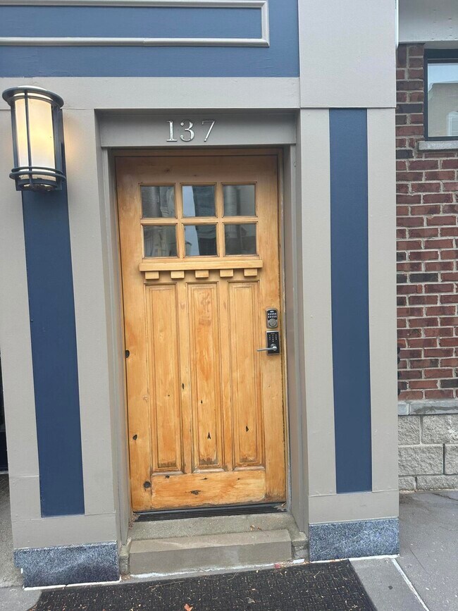 Foto del edificio - 137 N Center St