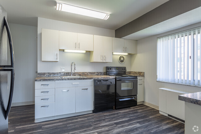 2BD 2BA 1,300 sq. ft. - Shoreham Apartments