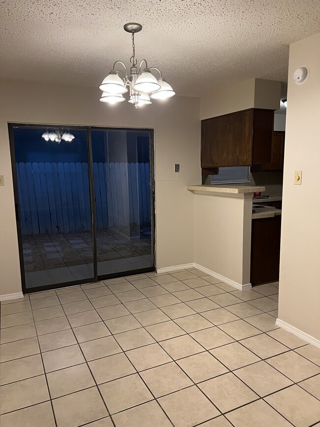 Building Photo - 909 Castle Heights Dr