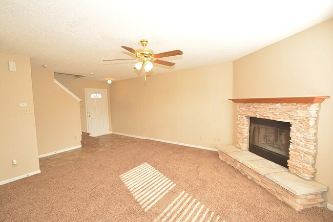 Building Photo - 911 Bentgrass Dr