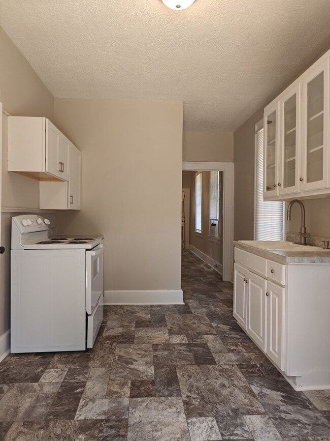 Building Photo - One Month's Free Rent!
