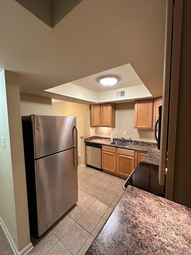 Foto del edificio - MOVE IN SPECIAL - 1/2 OFF FIRST MONTHS RENT! Germantown 2 story Townhome! Private Fenced in Patio...