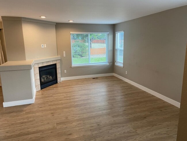 Building Photo - 486 Balsa Dr