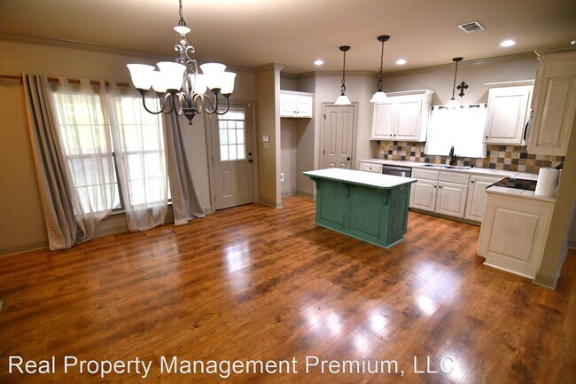 Foto del edificio - 3 br, 2 bath House - 3297 Tupelo St
