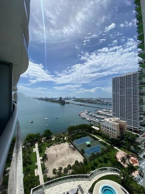 Foto del edificio - 488 NE 18th St