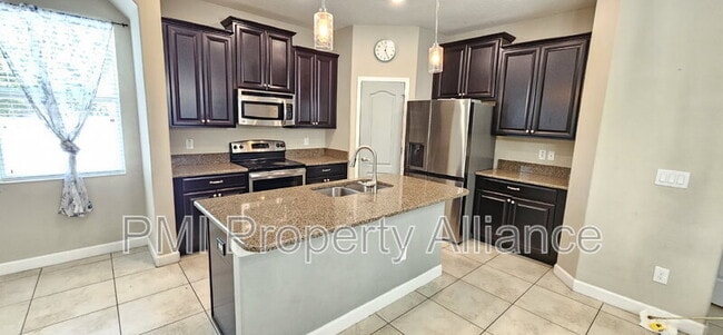 Building Photo - 15217 Evergreen Oak Loop