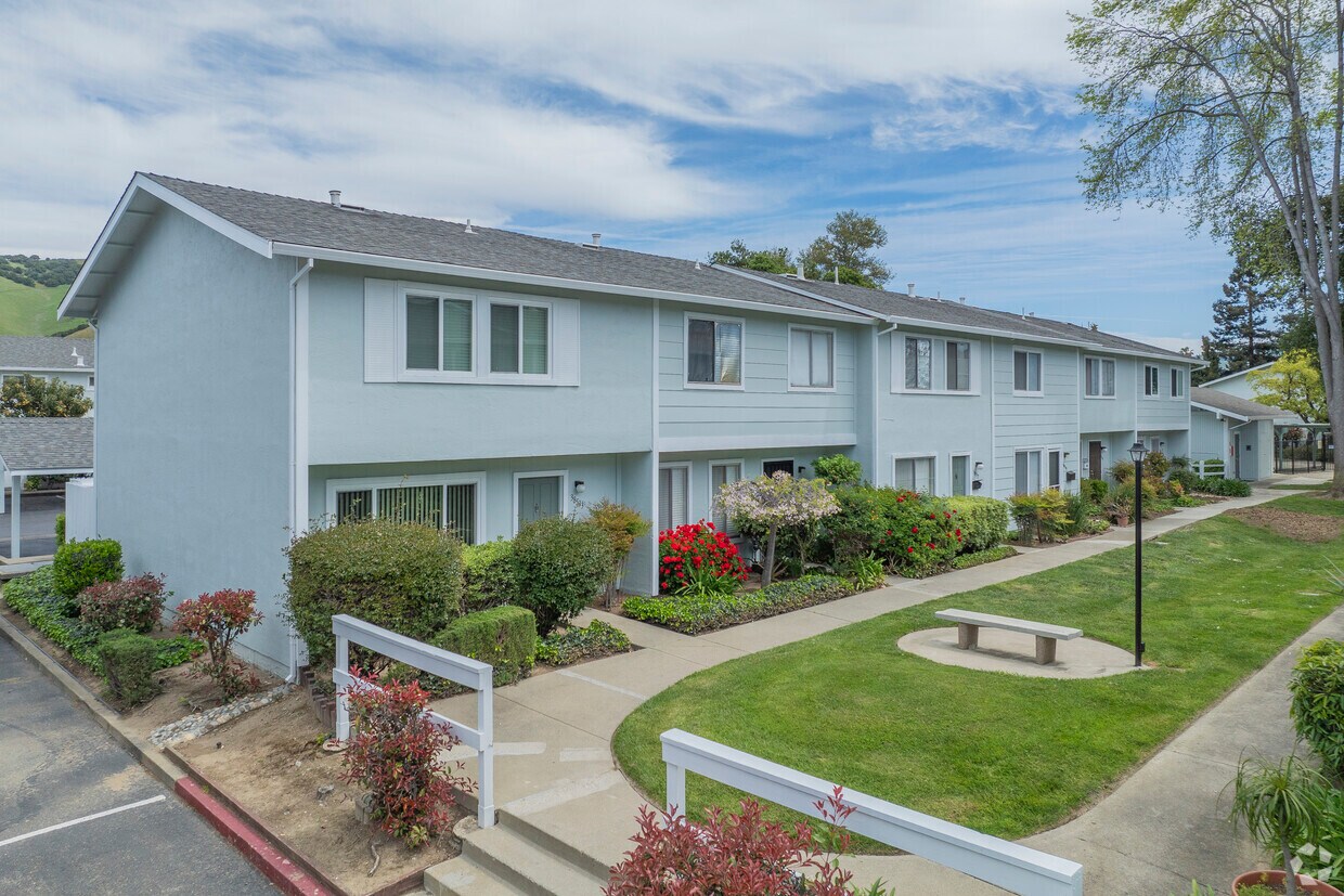 Primary Photo - 38517 Cherry Ln