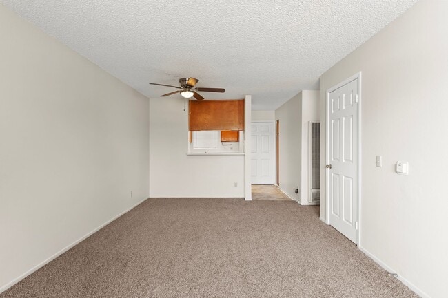 Building Photo - 1070 Loma Ave