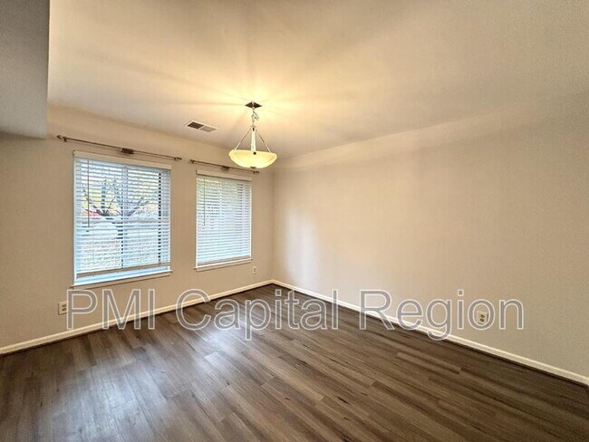 Foto del edificio - 5805 Edson Ln