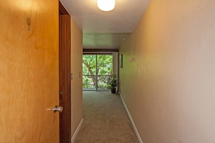 Primary Photo - 635 SE 60th Ave