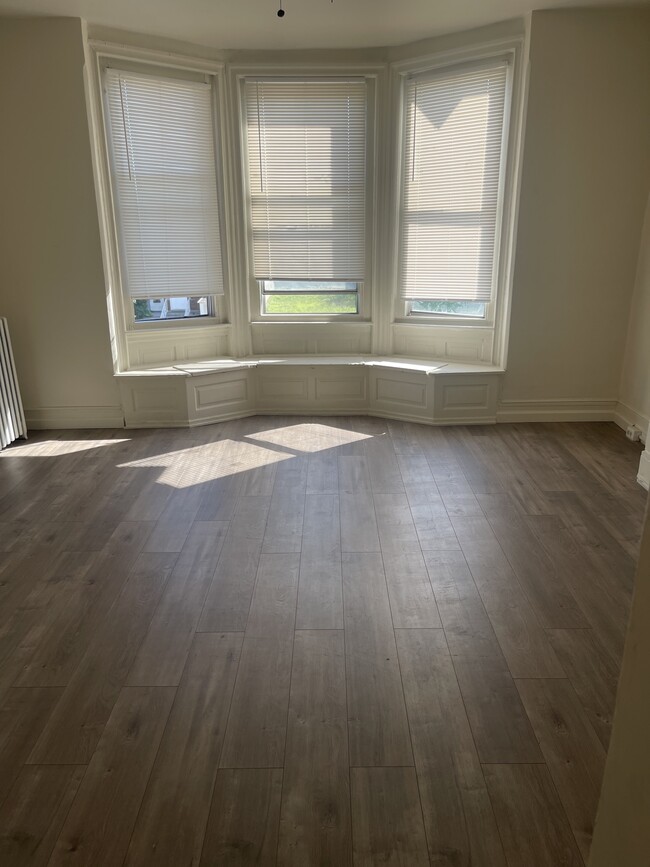 Building Photo - 1532 S 58th St