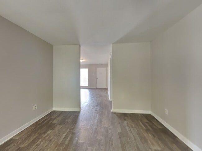 Building Photo - 116 Yorkshire Dr