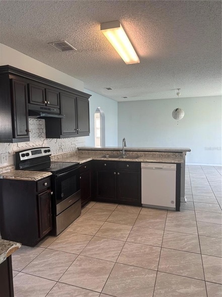Building Photo - 712 Parrot Ct
