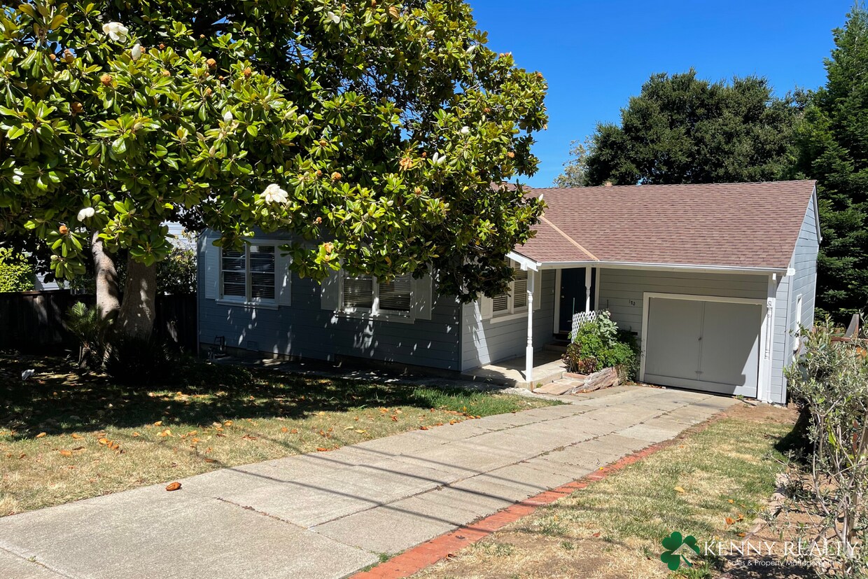 Primary Photo - Three Bedroom Home with Bonus Room in San ...
