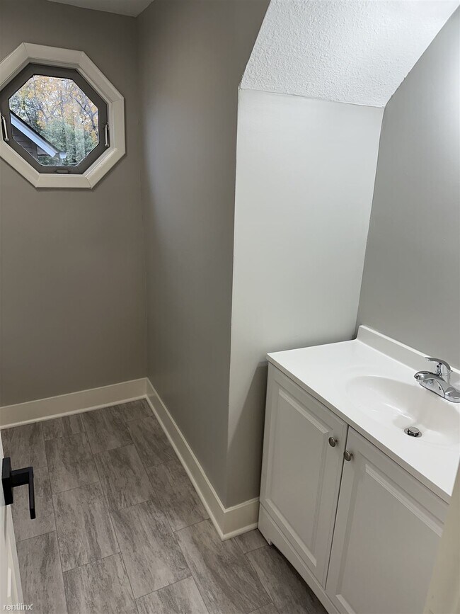 Foto del edificio - 2 br, 1.5 bath House - 319 East 4th Street