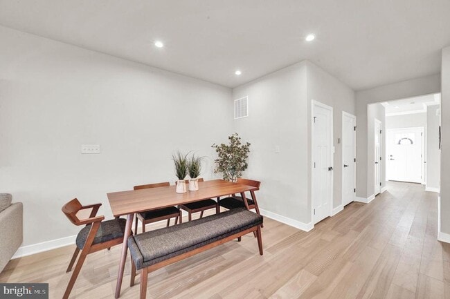 Building Photo - 15 Pratt Ln