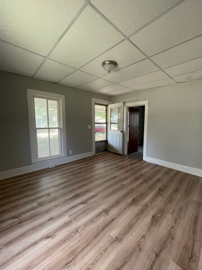Foto del edificio - 201 S Merchant St. Emporia, KS 66801.