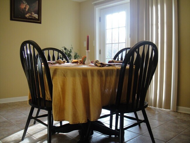 Building Photo - Blacksburg, 3BR / 2BA, Available July 1st