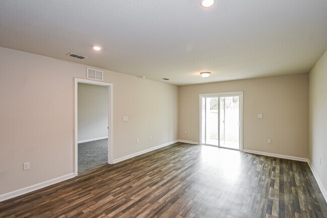 Foto del edificio - 45327 Red Brick Dr